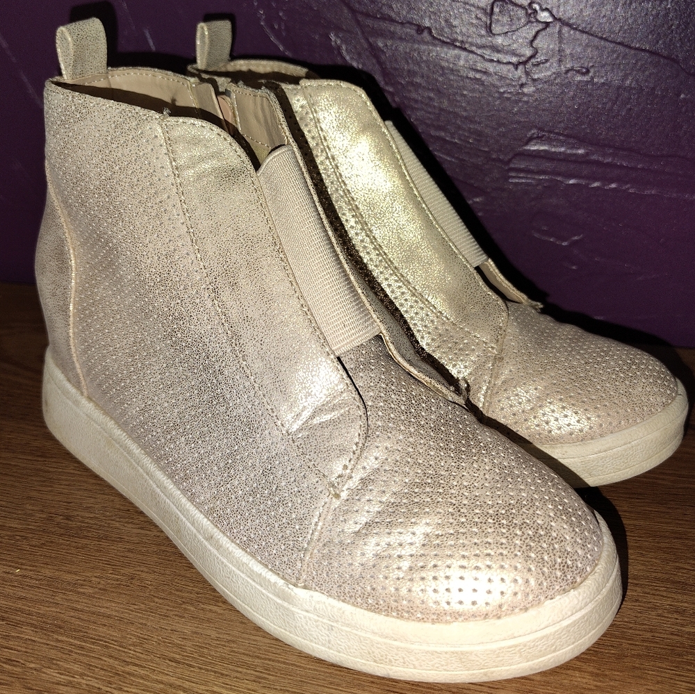 Mia Size 2 Rose Gold High Top Sneakers